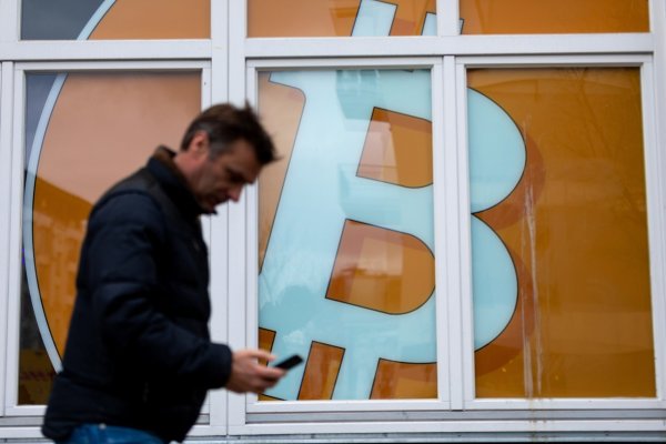 Bitcoin toma un respiro tras acercarse al hito de US$100.000