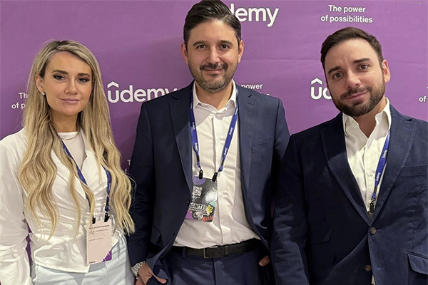 Socios BCN Global en el Udemy Sales Kick Off - Ignite 2025, Las Vegas. De izquierda a derecha: María José Bari, Felipe Oliva Lazzerini (CEO), Felipe Alvarado